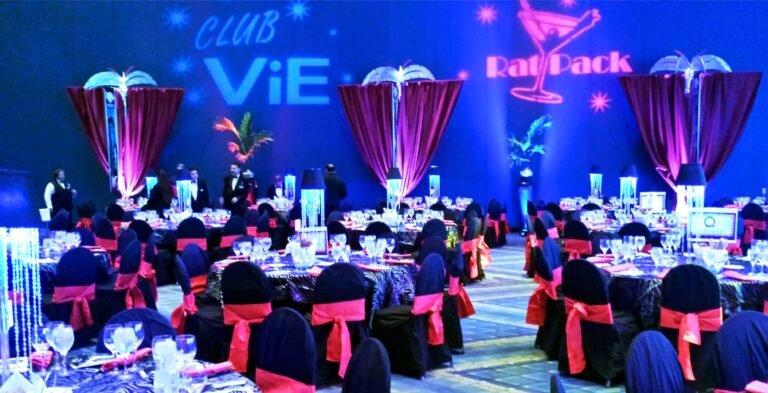 Gala dinner with illuminated palm trees